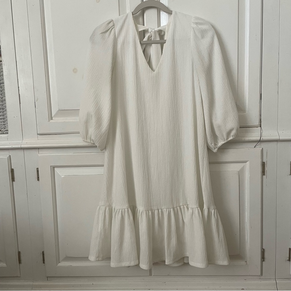 White elegant bow v-neck 3/4 puffed sleeve ruffle knee length flowy dress 10